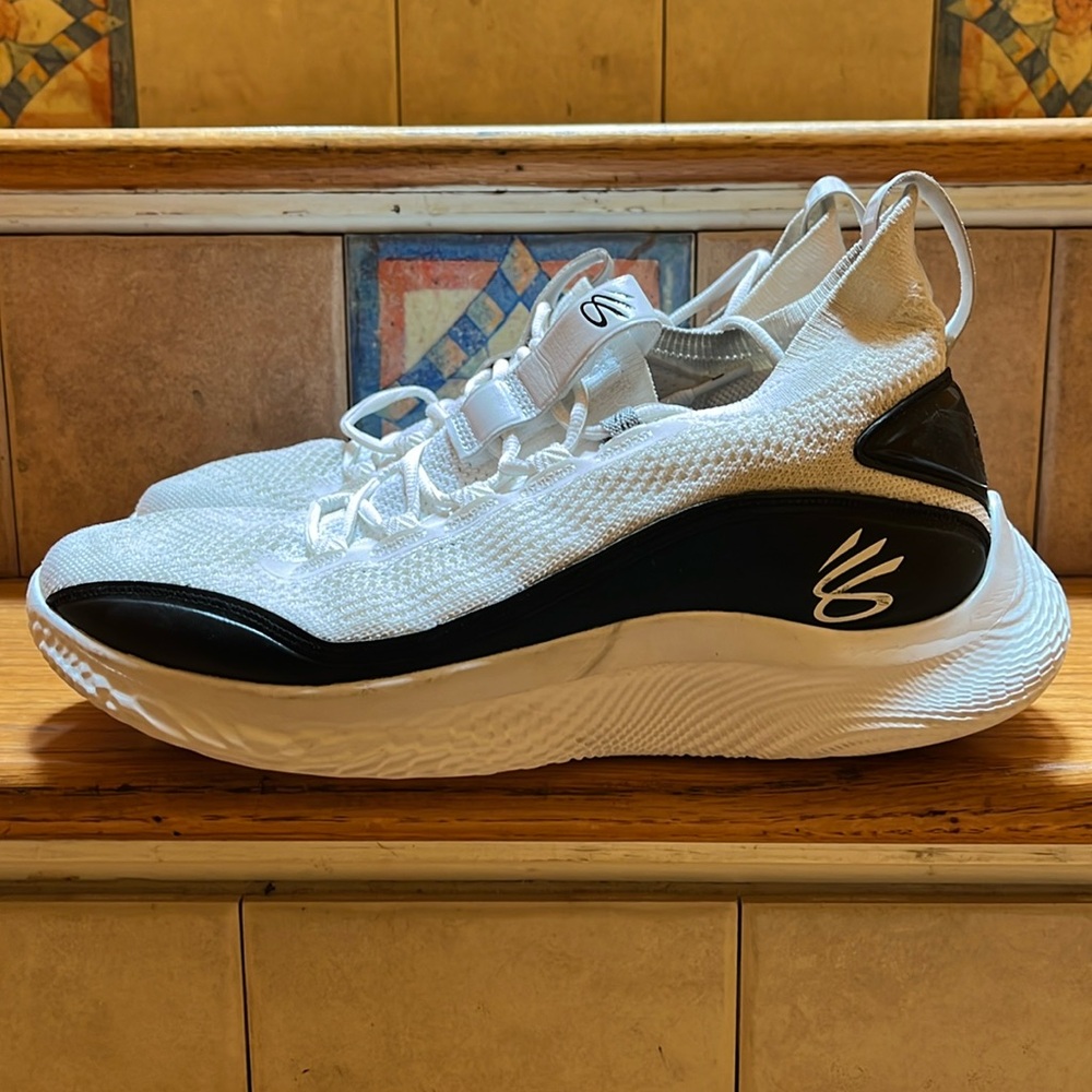 Curry Flow 8. Size 11